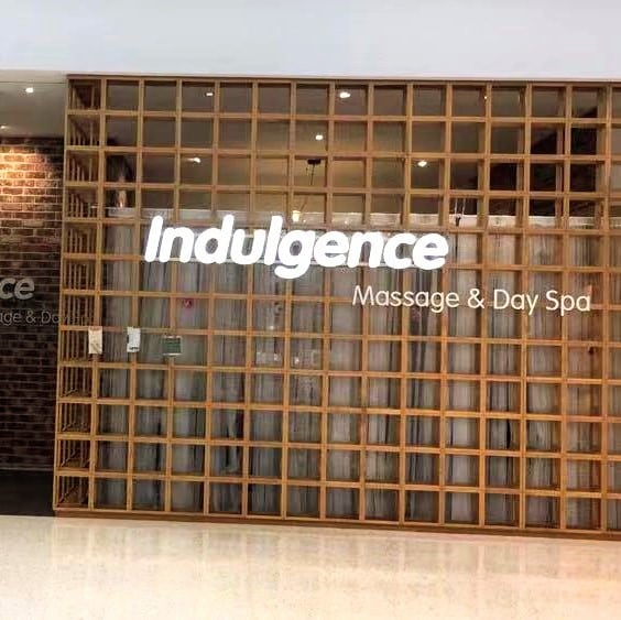 127885351 shop front